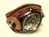 持ち込み文字盤を使用したヌメ革製フラワーカービング腕時計